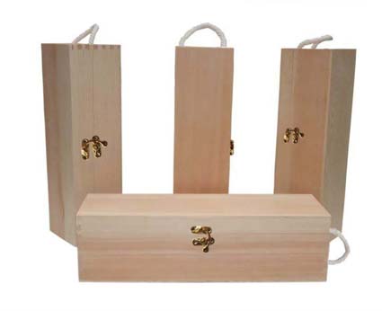 Wooden wine box with handle