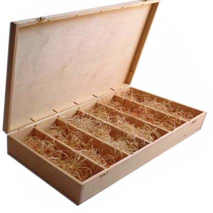 Wooden wine box with partition